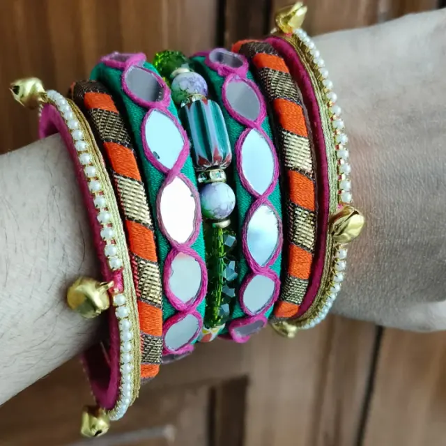 Rangrez Gupshup Ghunghroo Desi Bangle Set