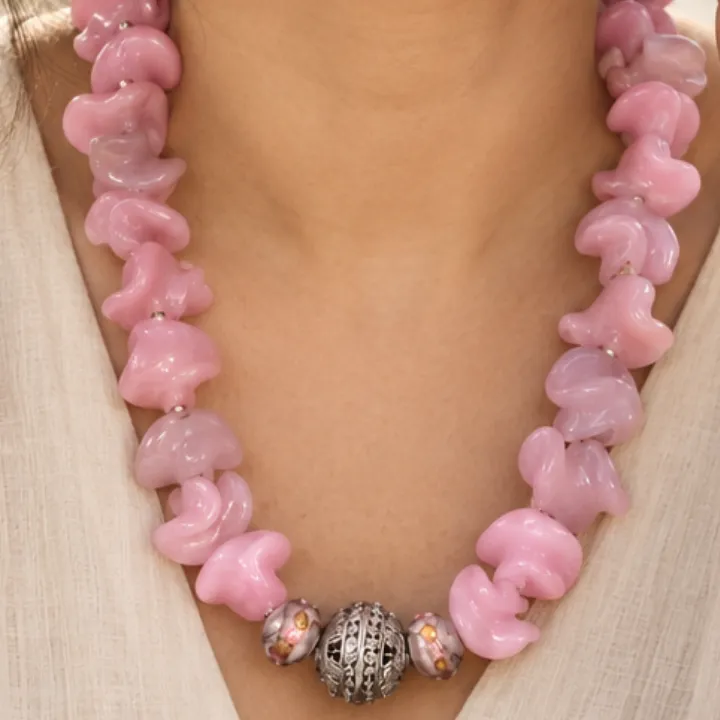 Gulabi Gath Ghoomar Handcrafted Pink Bead Necklace — view 3
